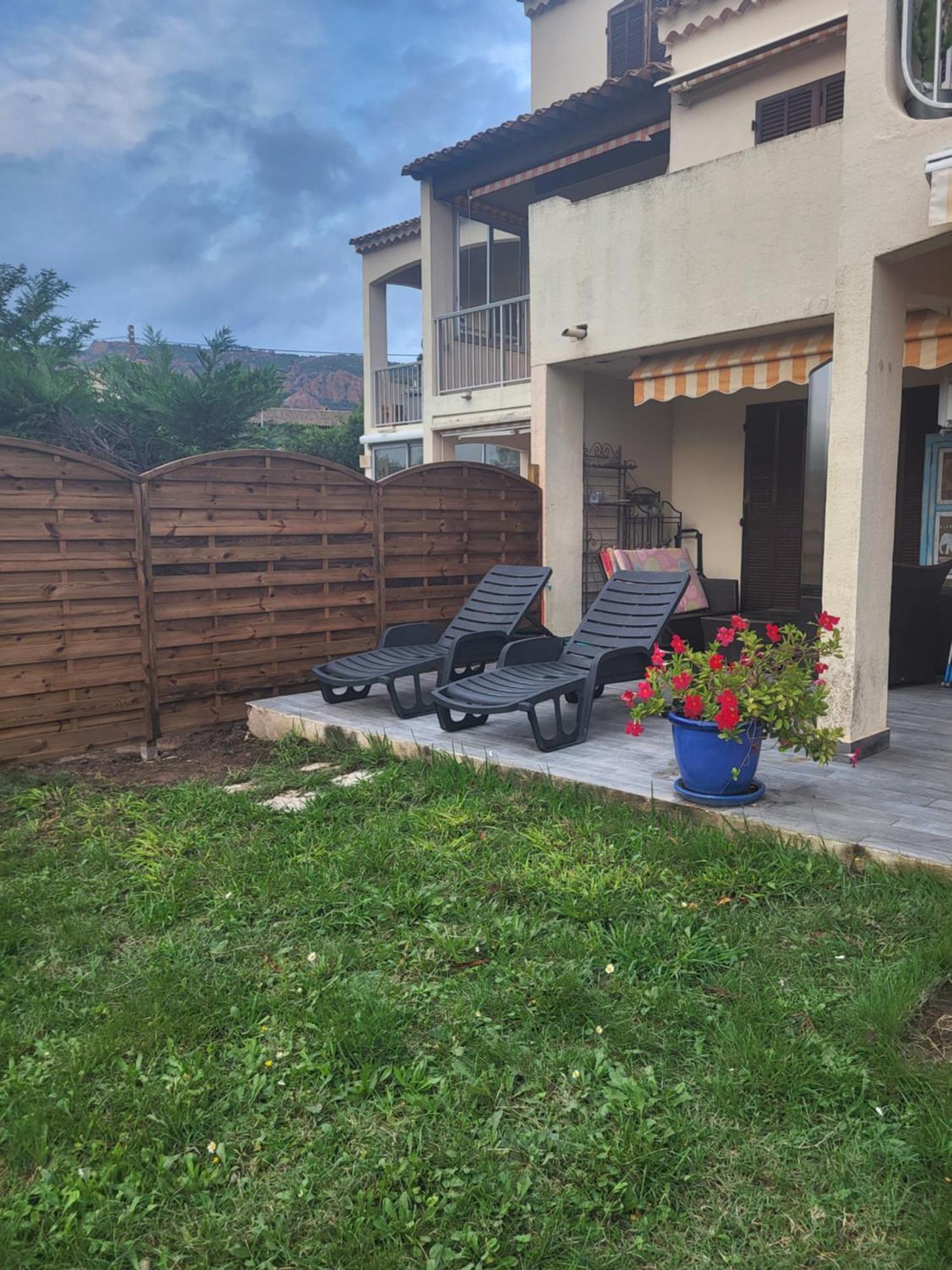 Agay Le Pti Bonheur 60M2 Rez De Jardin, En Bord De Mer Saint-Raphaël Exteriör bild